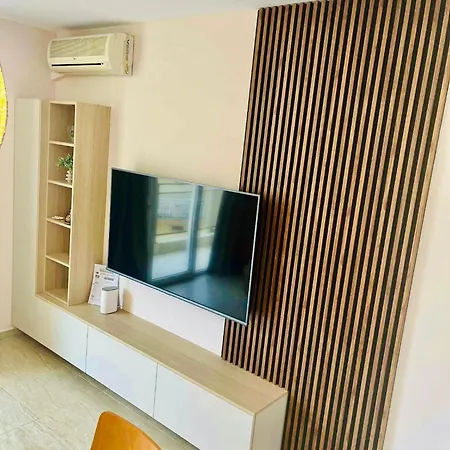 Vibes Flat 4 You, Sunny * Sunny Beach